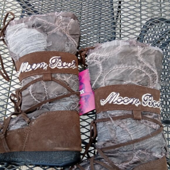 Moon Boot. Camo Rare! Fits Womens 5 - 6 Distressed Look! - Picture 10 of 16